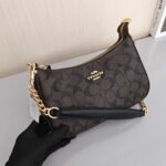 Coach 25 × 16 × 7.5cm style retro and fashionable women's shoulder bag